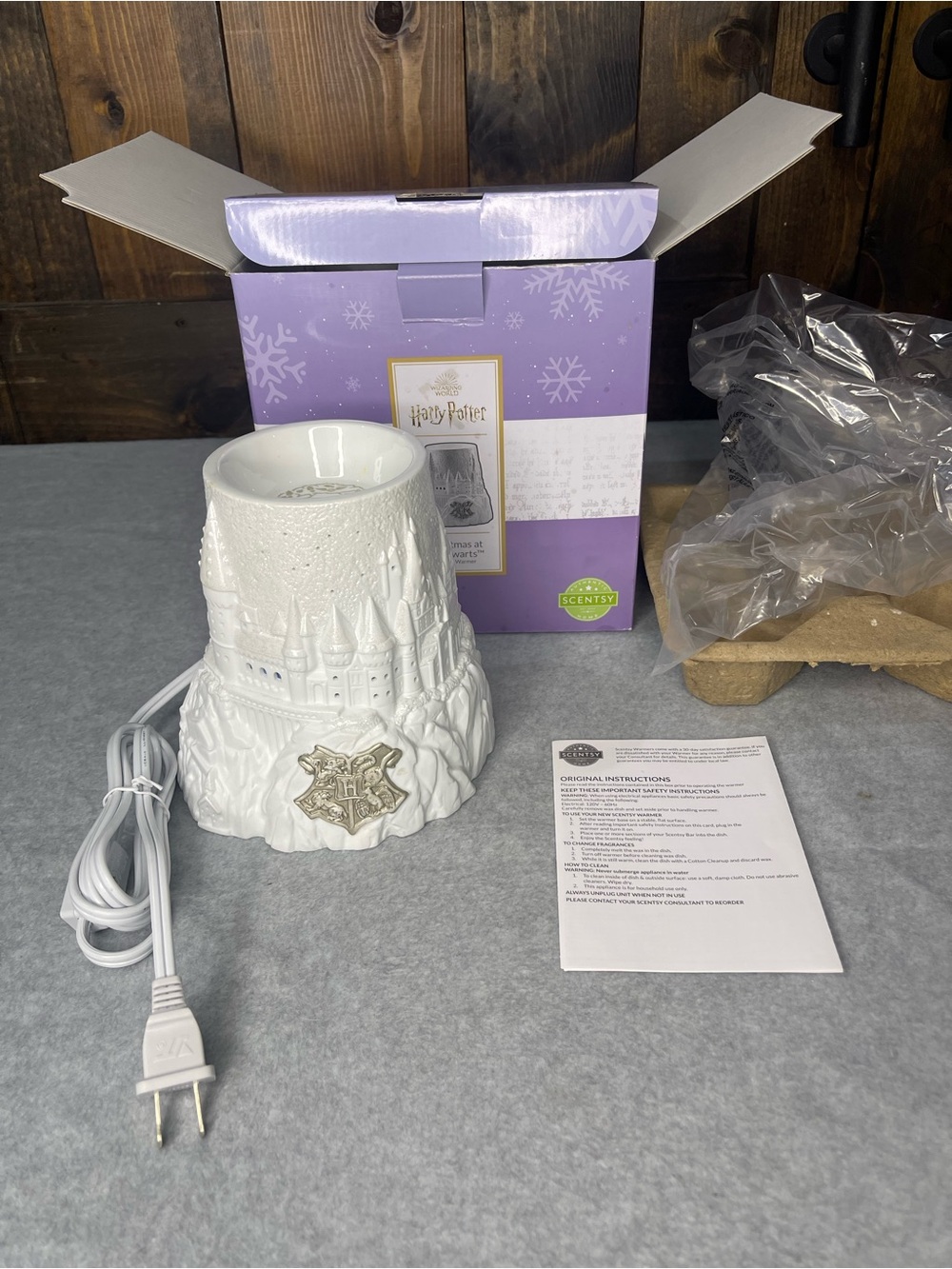 NEW Scentsy Harry Potter Christmas at Hogwarts Wax Warmer Limited Edition PlugIn